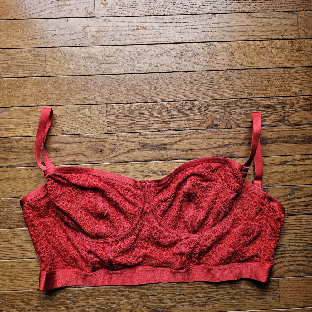 Chic Scarlet Lace Bralette